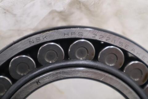 NEW IN BOX NSK Bearing 22215EAKE4C3 STOCK H1655A - Image 2