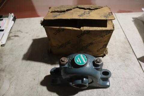 Dodge p2b-c-115 065292 type c pillow block 2-bolt base - stock cc-37 - Image 1