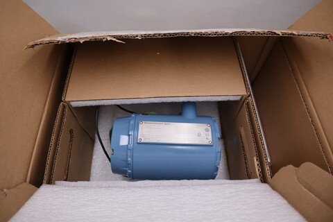 NEW OPEN BOX ROSEMOUNT 8732EMT1A1N5M4 Flow Transmitter STOCK GF7 - Image 1