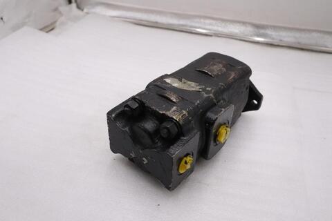 3269121137 Parker Commercial Intertech Gear Pump STOCK H1837 - Image 2