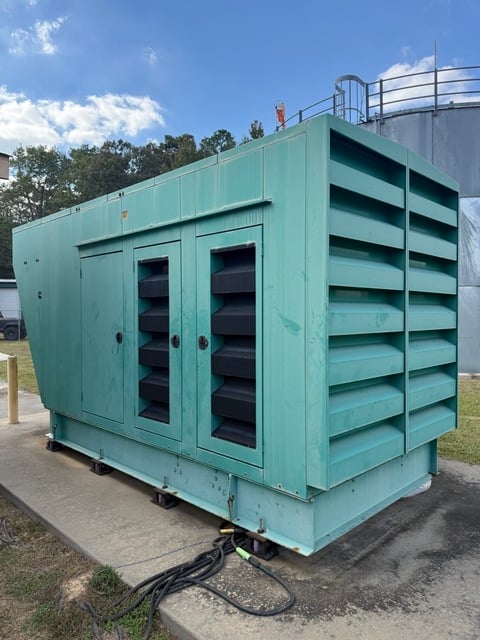 450 KW Cummins #450GFGA, Stationary Natural Gas Generator, 1800 RPM, 675 amps, 277/480 Volts, 205 hours, 2011 - Image 1