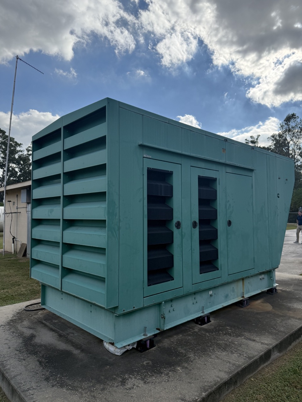 450 KW Cummins #450GFGA, Stationary Natural Gas Generator, 1800 RPM, 675 amps, 277/480 Volts, 205 hours, 2011 - Image 3