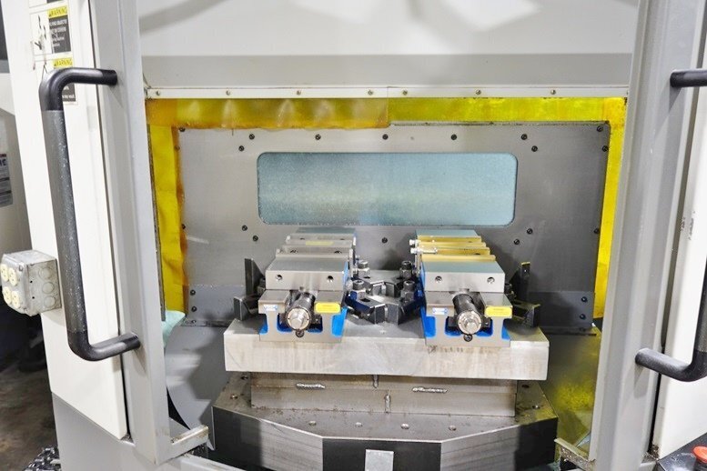 Kira #DM43VCD, CNC Vertical Machining Center, 3-Axis, 25" X, 14" Y, 22" Z, 18.7" x 27.56" Table, 20 HP, 12000 - Image 5