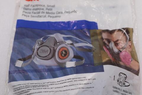 3m 6100/07024 half facepiece respirator small new open box stock #2876 - Image 2