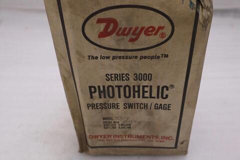 Dwyer 3304 Photohelic Pressure Switch Water Gauge STOCK 5524 - Image 1