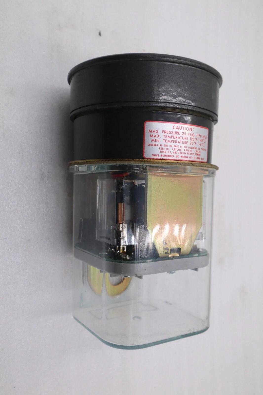Dwyer 3304 Photohelic Pressure Switch Water Gauge STOCK 5524 - Image 6