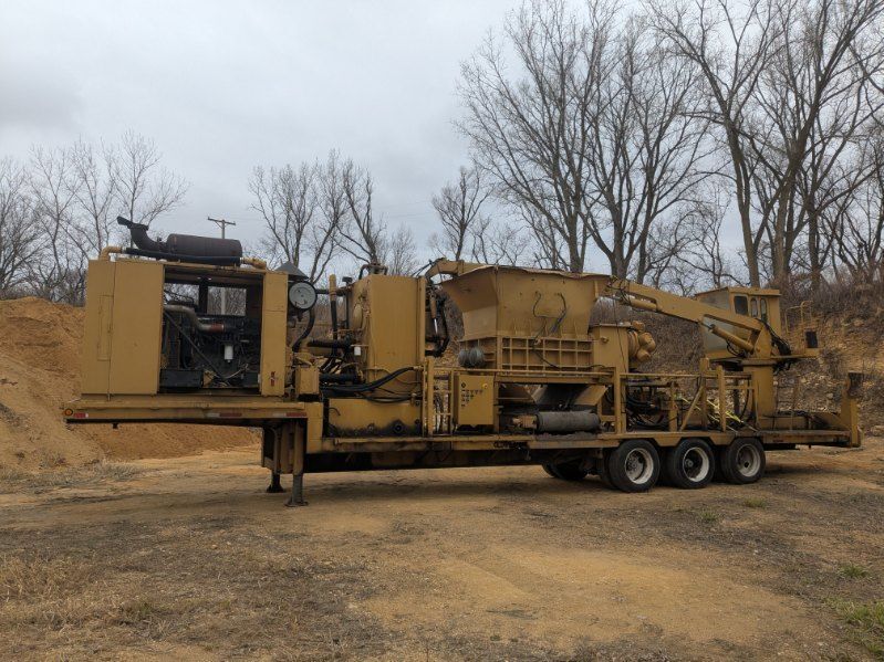 Granutech Saturn #72-44BGHT, portable shredder, 72" x 44" chamber opening, dual shaft, counter rotating - Image 2