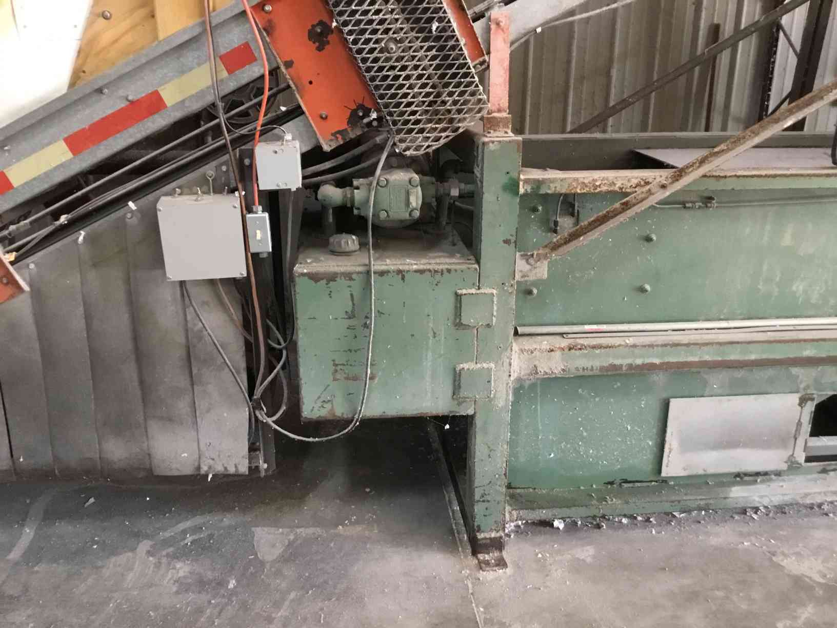 Maren, Horizontal Baler, 70" x 31" x 42", Closed Door, Manual Tie, w/ Byron 3020B Hydraulic Driven Conveyor - Image 3