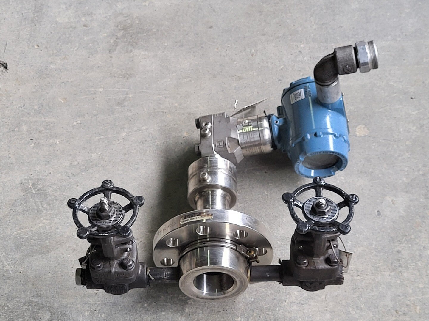 Rosemount #3051SAL2PC2AA1A2620ZFF, Level Transmitter w/Flange & Valve - Image 1