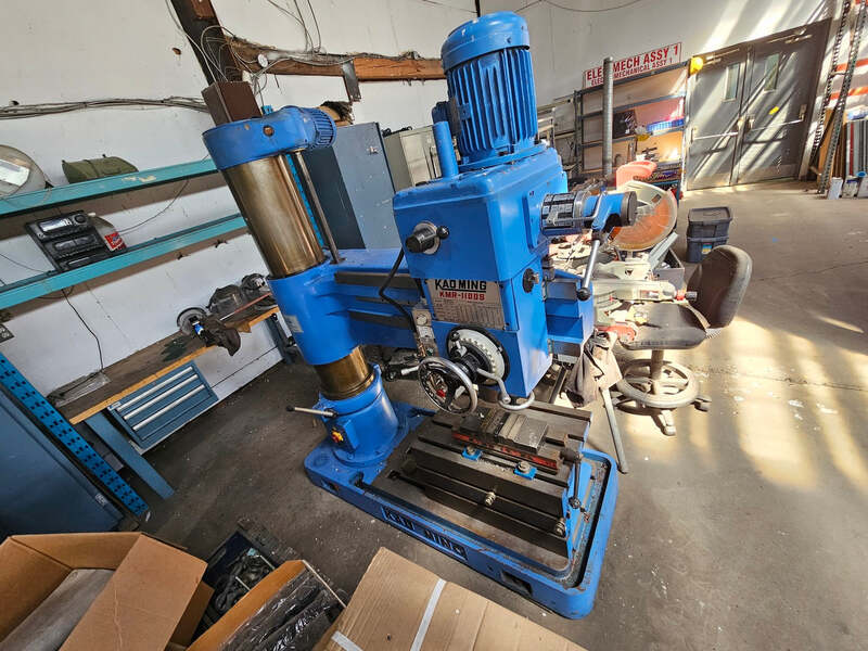 2.3'-11.8" Kao Ming #KMR-1100S, Radial Arm Drilling Machine, 19.68" x 29.52" x 15.74" table, 8.66" spindle - Image 1