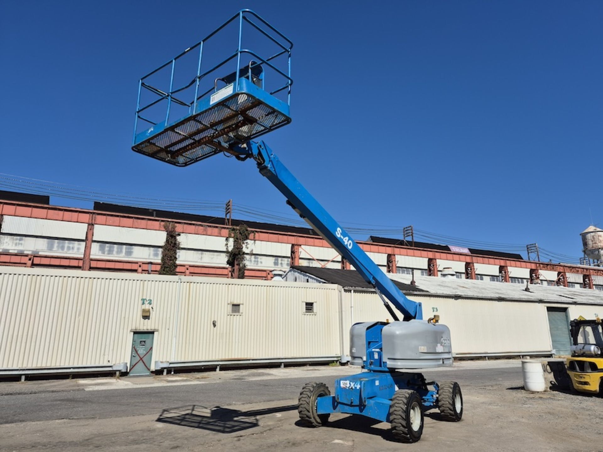 500 lb. Genie #S-40, telescopif boom man lift, 4WD, 40' height, 31'8" reach, Deutz diesel engine - Image 4