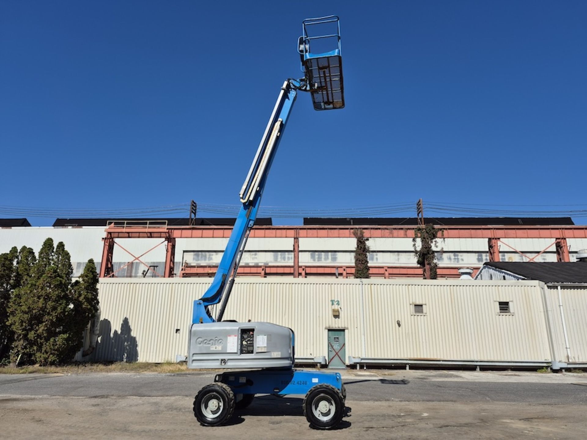 500 lb. Genie #S-40, telescopif boom man lift, 4WD, 40' height, 31'8" reach, Deutz diesel engine - Image 9