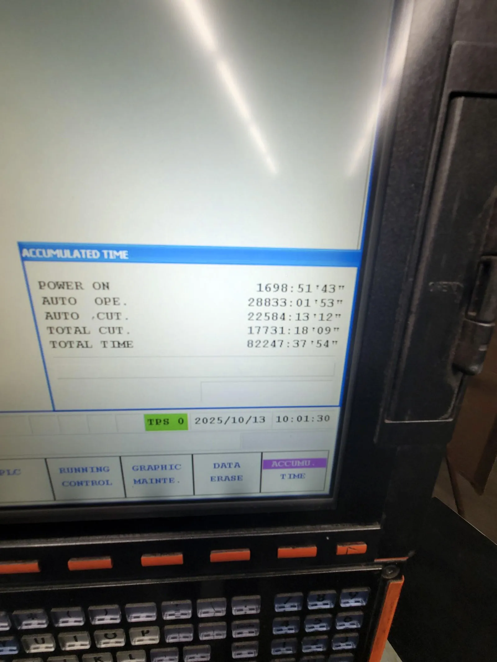 Mazak #Variaxis-500-5X-II, CNC vertical machining center, 60 automatic tool changer, 20" X, 20" Y, 18" Z - Image 4