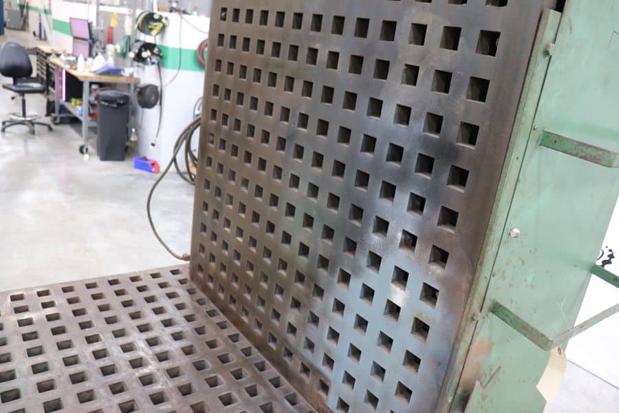 5' x 6' Acorn, welding table in stand, grounding lead, ventilation ducting - Image 10