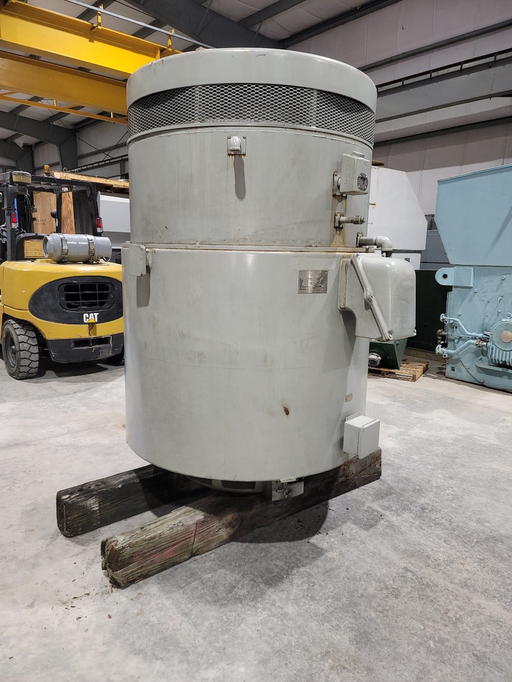 250 HP 590 RPM General Electric, Frame 6337P30, TEFC, high thrust, 2300 Volts - Image 1