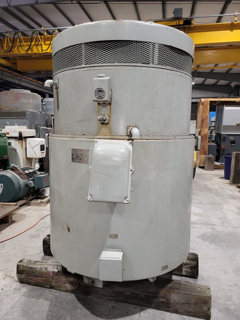 250 HP 590 RPM General Electric, Frame 6337P30, TEFC, high thrust, 2300 Volts - Image 2