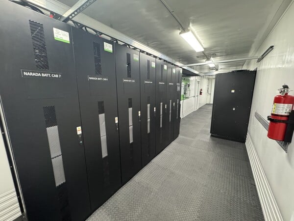 1050.0 KVA Self contained outdoor uninterruptible power supplies trailer, 480 Volts, rental - Image 4