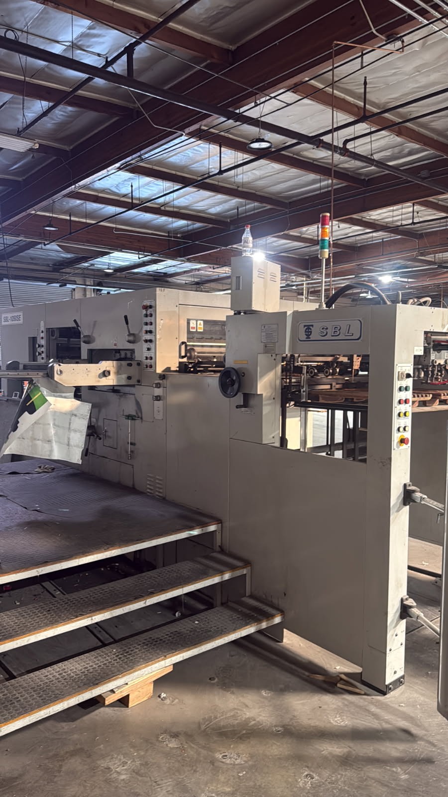 300 Ton, SBL #SBL-1050SE, die cutter and stripping machine - Image 1