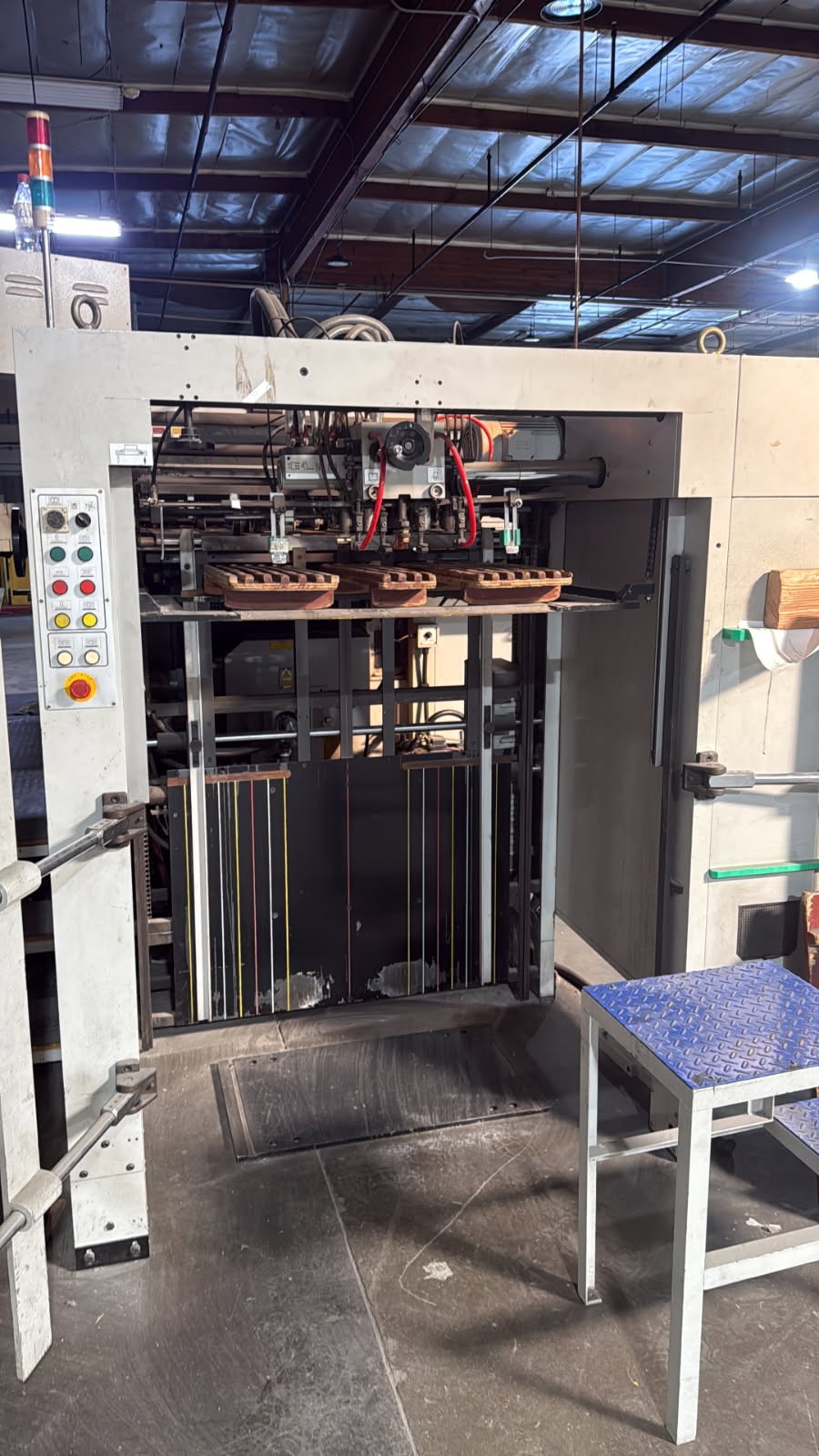 300 Ton, SBL #SBL-1050SE, die cutter and stripping machine - Image 4
