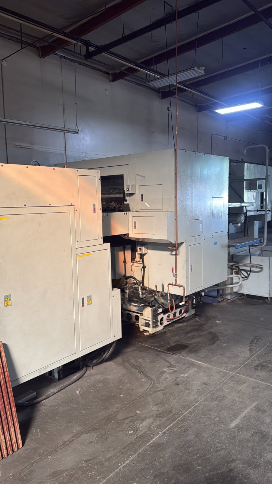 300 Ton, SBL #SBL-1050SE, die cutter and stripping machine - Image 5
