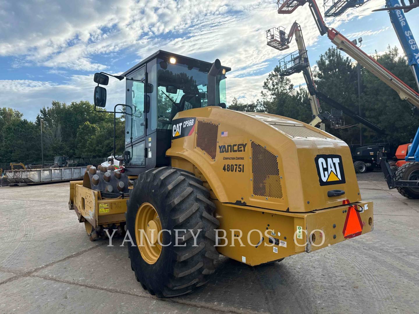 Caterpillar CP56B, Vibratory Single Drum Pad, 2321 hours, S/N: P5600904, 2021 - Image 4