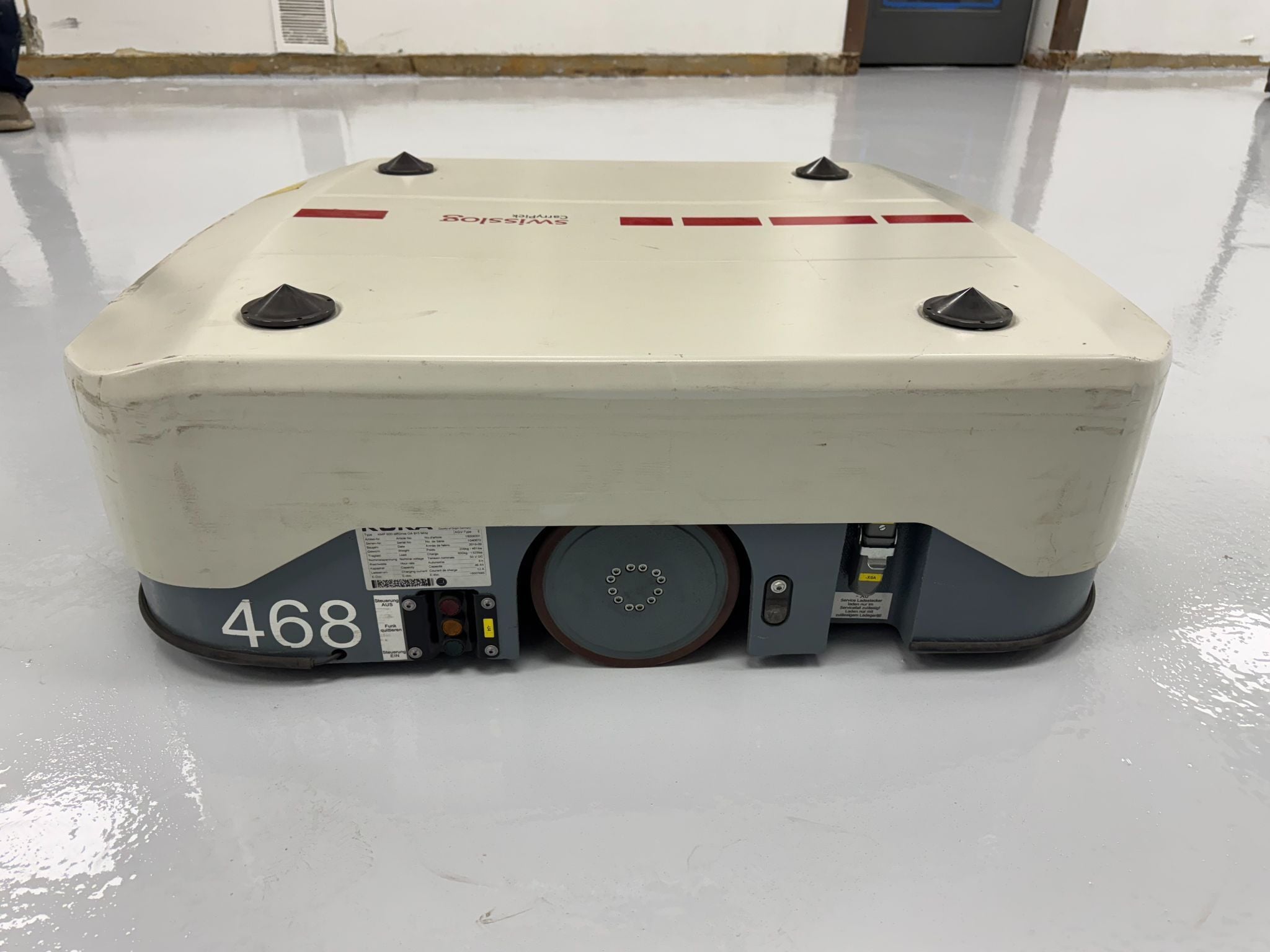 Kuka AGVs, KMP 600, batteries & charger included, sold in lots of 10 - Image 1