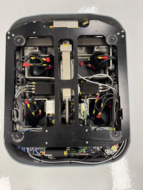 Kuka AGVs, KMP 600, batteries & charger included, sold in lots of 10 - Image 9