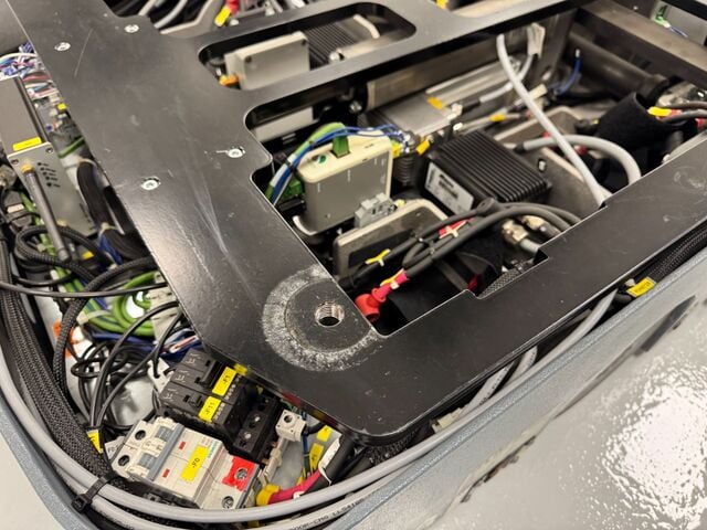 Kuka AGVs, KMP 600, batteries & charger included, sold in lots of 10 - Image 10