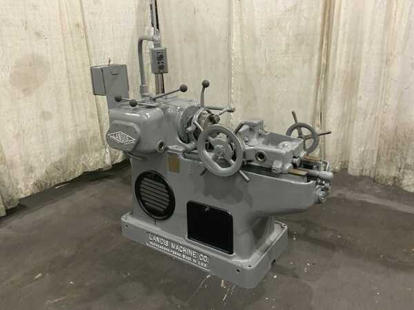 1/4" - 1" Landis #8R4762, lead screw pipe & bolt threader, 15" carriage travel, forward/reverse, 2 HP - Image 1