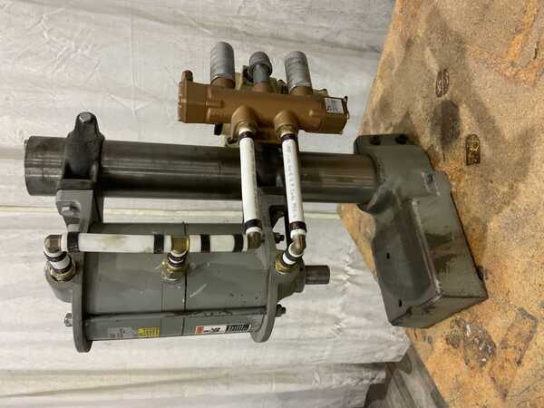 Airmite #CMS19, air press, 3850 lb., 2 stroke, 1" rod diameter, 4.5" throat, 5.5" x 5" bed, 6" Shut Height - Image 10