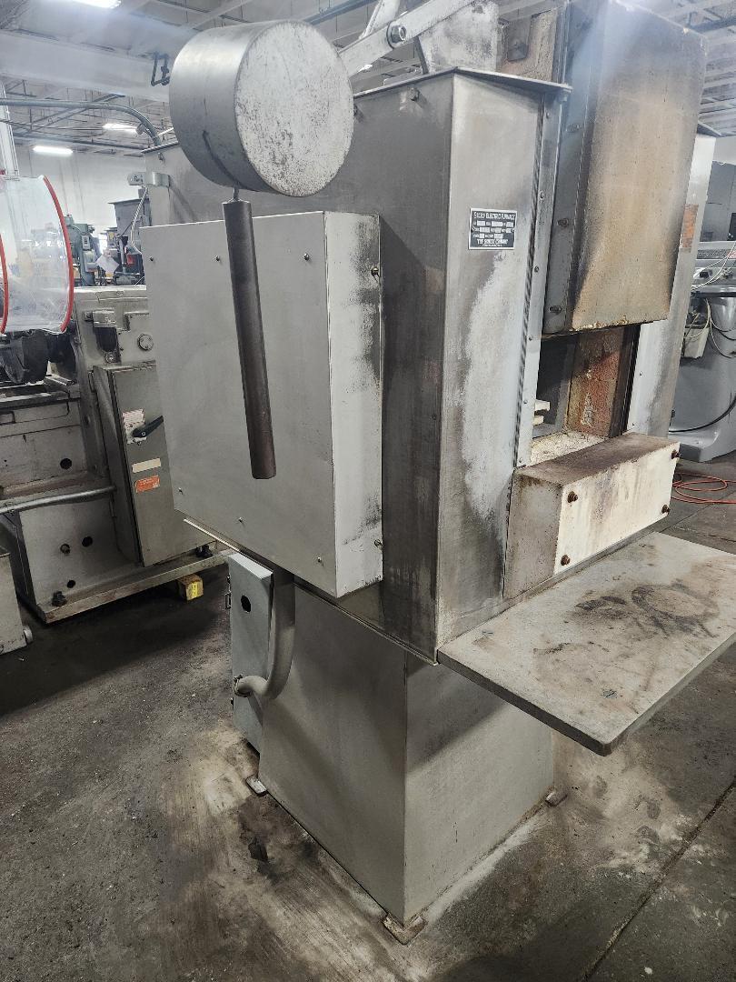 12" width x 8" H x 17.5" D Sentry Size 5 #AY, heat treat furnace, 2500°F, 220 V., 3-phase, 87 amps. - Image 4