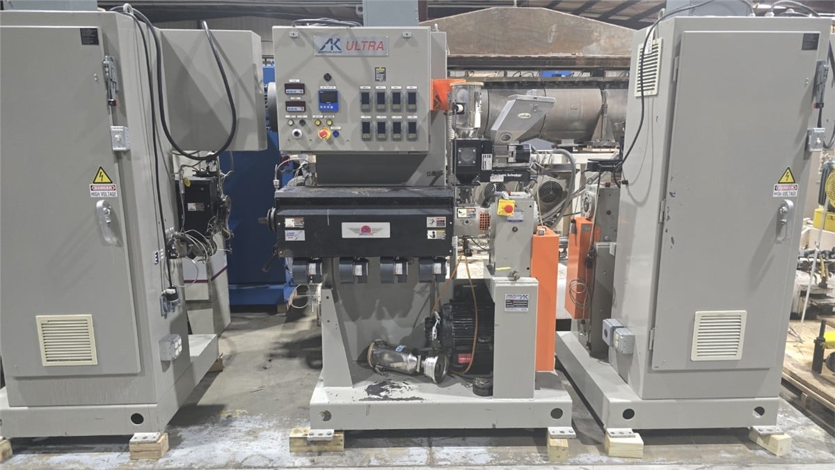 1.25" American Kuhne, extruder, 30:1 L/D ratio, 42" centerline, Eurotherm 3208 temperatur controller, 2014 - Image 1