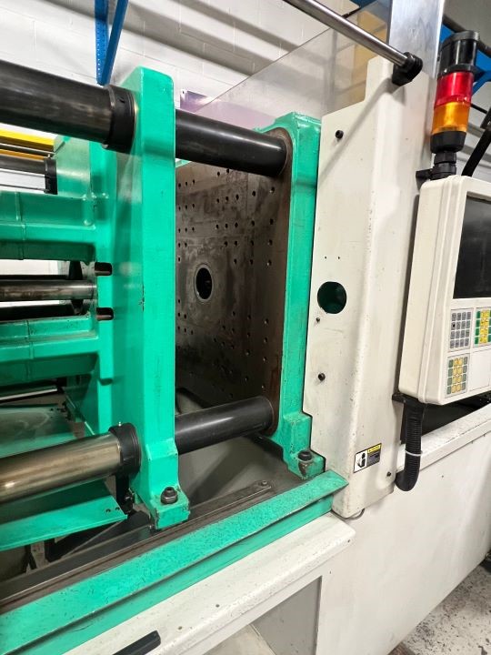 224 Ton, 15.3 oz., Arburg #570C 2200-800, injection molding machine, 22.44" x 22.44" tie bar spacing, 2006 - Image 5