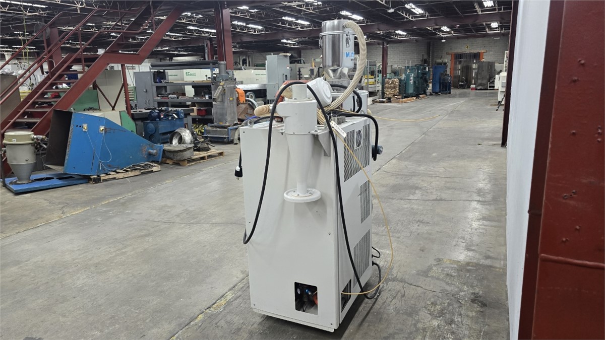 Matsui #MJ3-50-U, 47 cfm dryer w/ hopper, 176°F-320°F, 2014 - Image 8