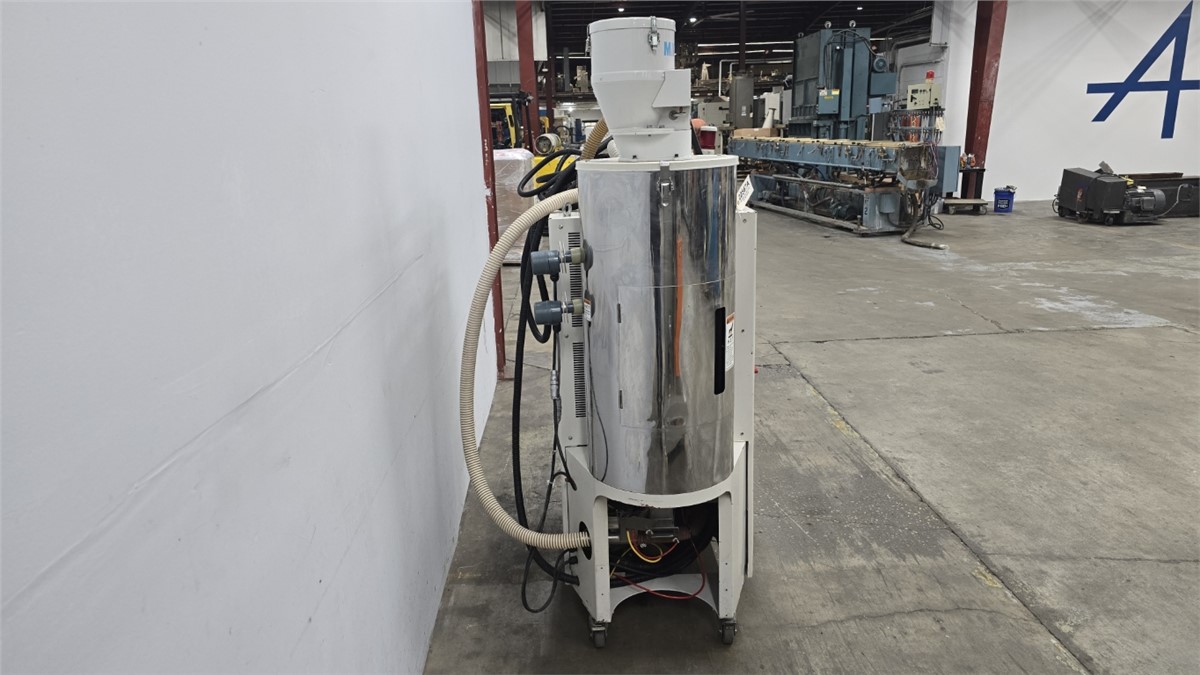 Matsui #MJ3-50-U, 47 cfm dryer w/ hopper, 176°F-320°F, 2014 - Image 8