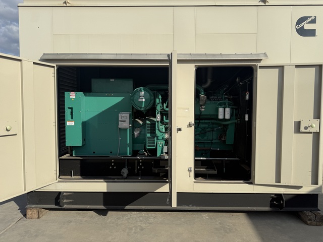 500 KW Cummins #500GFGB, Natural Gas Stationary Generator, 752 amps, 1800 RPM, 277/480 Volts, 2015 - Image 9