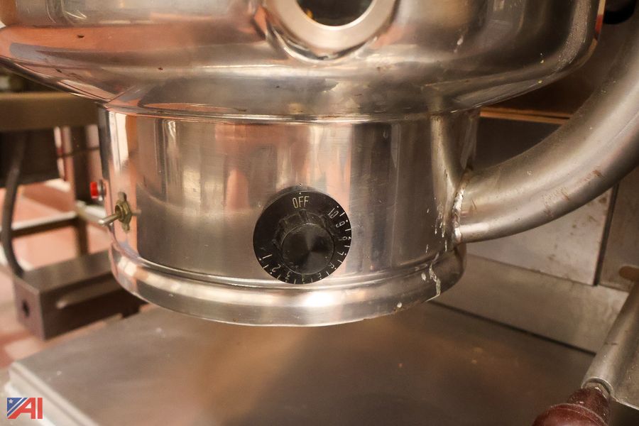 10 gallon Groen #TDH/40-SP, NG Steam Kettle, drain stand - Image 5