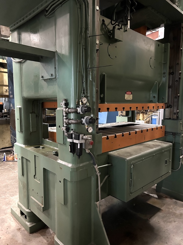 250 Ton, Clearing Niagara #BP2, 6" stroke, 23.5" Shut Height, 72x36" bed, new controls, 1996, reconditioned - Image 7