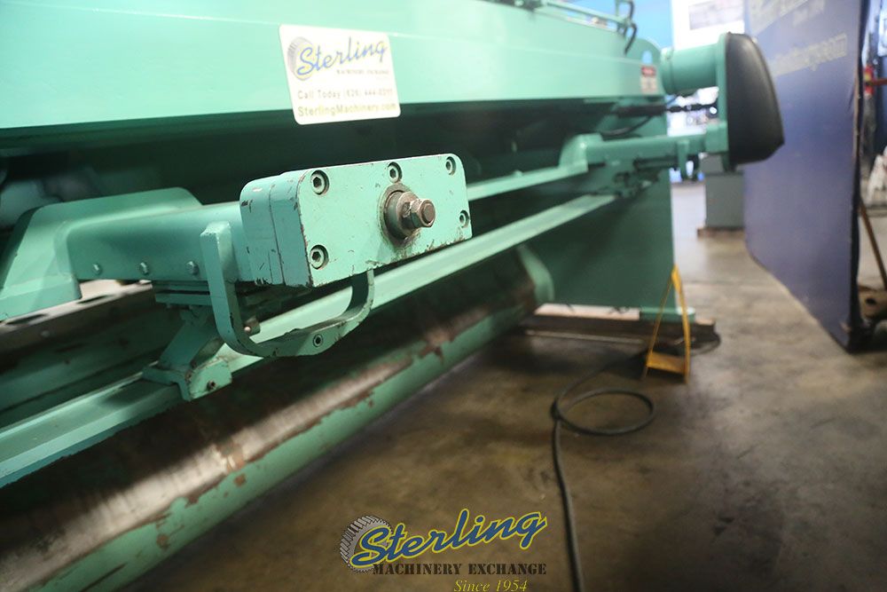 1/4" x 10' Accurshear #825010, heavy duty hydraulic shear, 12" throat, 11 holddowns, front operated power - Image 6
