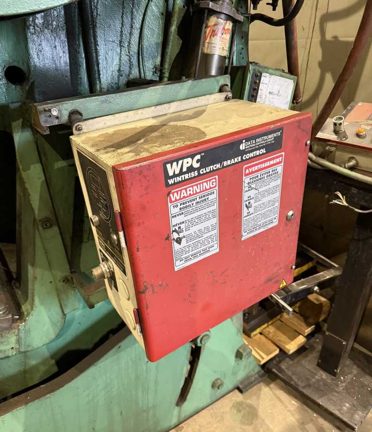 60 Ton, Niagara #A-4, OBI press, 4.5" stroke, 13.5" Shut Height, 3" adj., 90 SPM, 32" x31" bed, air clutch & - Image 5