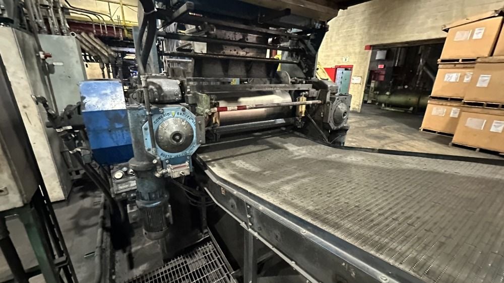 60" Comerio #MGN-1500E, Two Roll Mill, 150 HP, 22" x 59" rolls, motorized roll adj., base, 2005 - Image 3