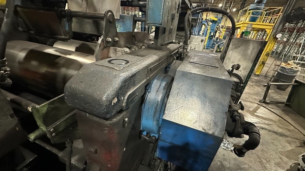 60" Comerio #MGN-1500E, Two Roll Mill, 150 HP, 22" x 59" rolls, motorized roll adj., base, 2005 - Image 5