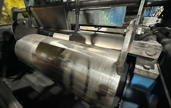 60" Comerio #MGN-1500E, Two Roll Mill, 150 HP, 22" x 59" rolls, motorized roll adj., base, 2005 - Image 7