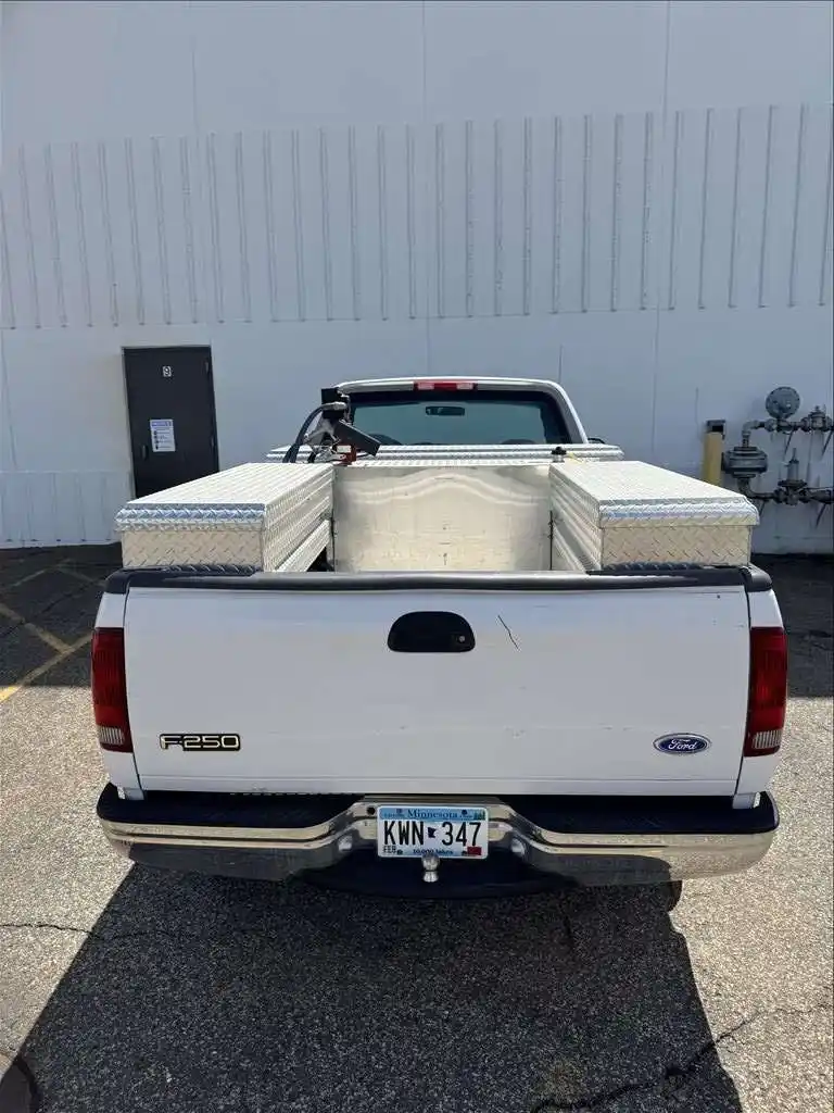 Ford #F-250, pickup truck, 2 wheel drive, 3/4 ton capacity, approx 55000 miles, 1997 - Image 2