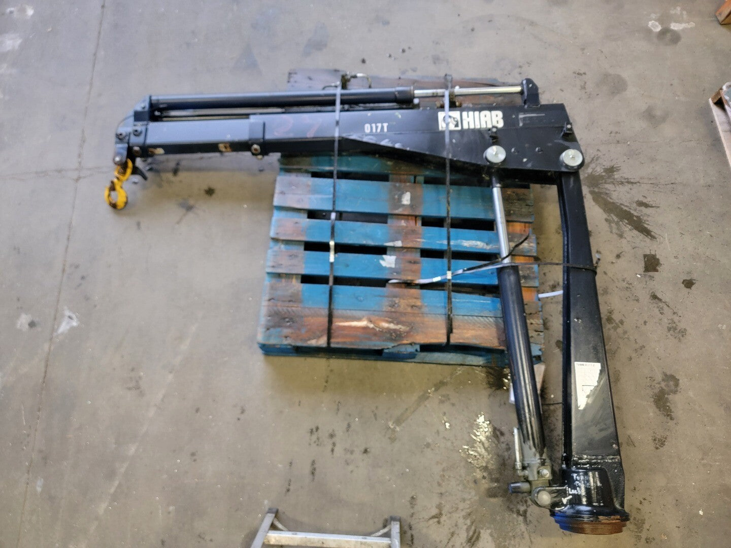 HIAB #017T-2, truck mounted loading crane, new surplus - Image 1