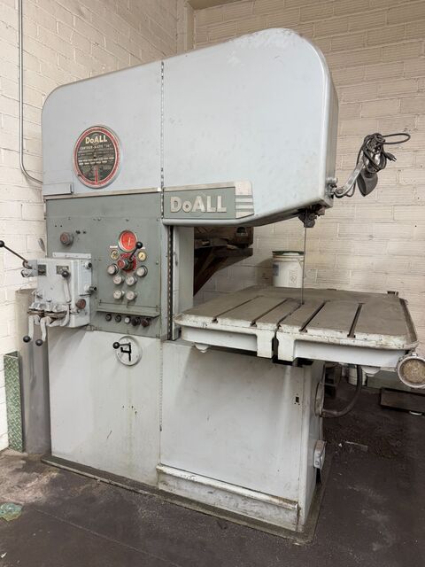 26" x 12.5" DoAll #26-3, vertical bandsaw, 40-9000 FPM, 1" x 186" blade, power table feed / tilt - Image 1