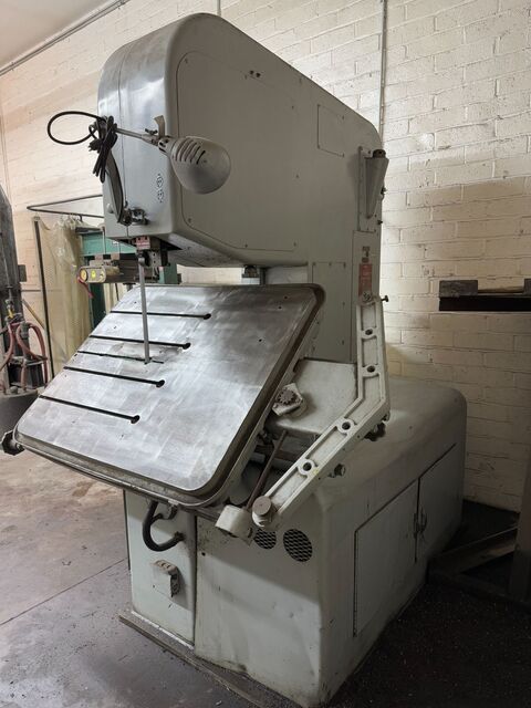 26" x 12.5" DoAll #26-3, vertical bandsaw, 40-9000 FPM, 1" x 186" blade, power table feed / tilt - Image 3