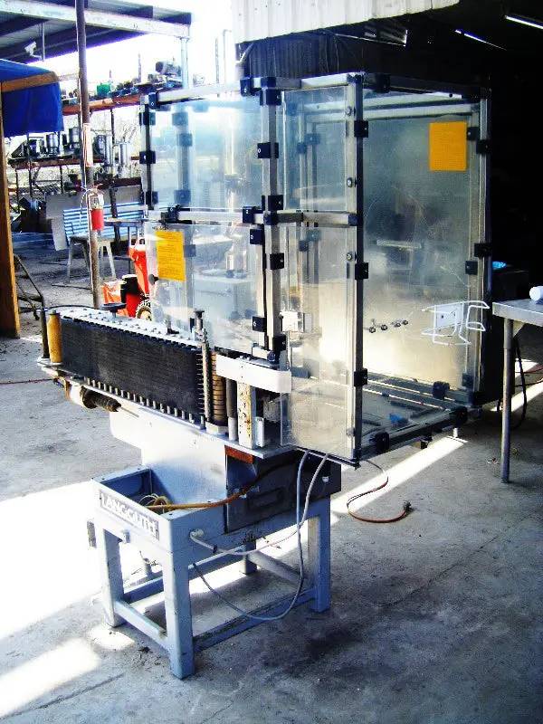 Langguth #E23, Cold Wet Glue Pail Labeler, 100 CPM, 175 mm to 395 mm label sizes, 1996 - Image 4