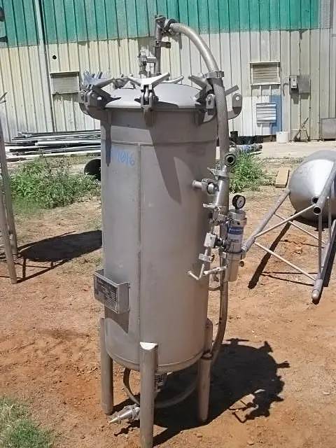 47 gallon Axton Manufacturing Ltd, Stainless Steel Pressure / Vacuum Tank, 18" diameter x 43" straight wall - Image 4