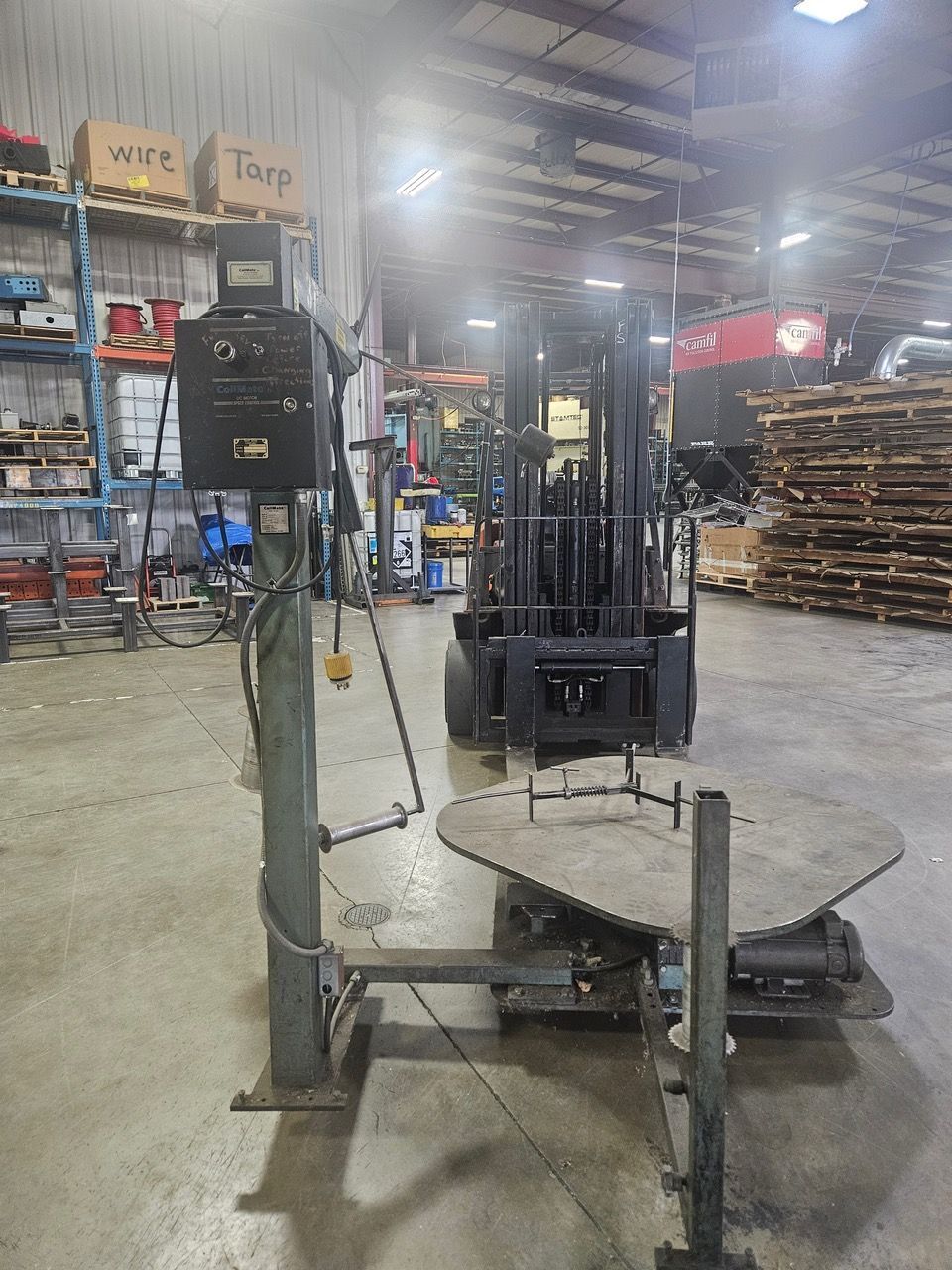 6000 lb. Coilmate #CM6048, motorized pallet decoiler, 48" outside dimension, loop Control, 1995 - Image 2